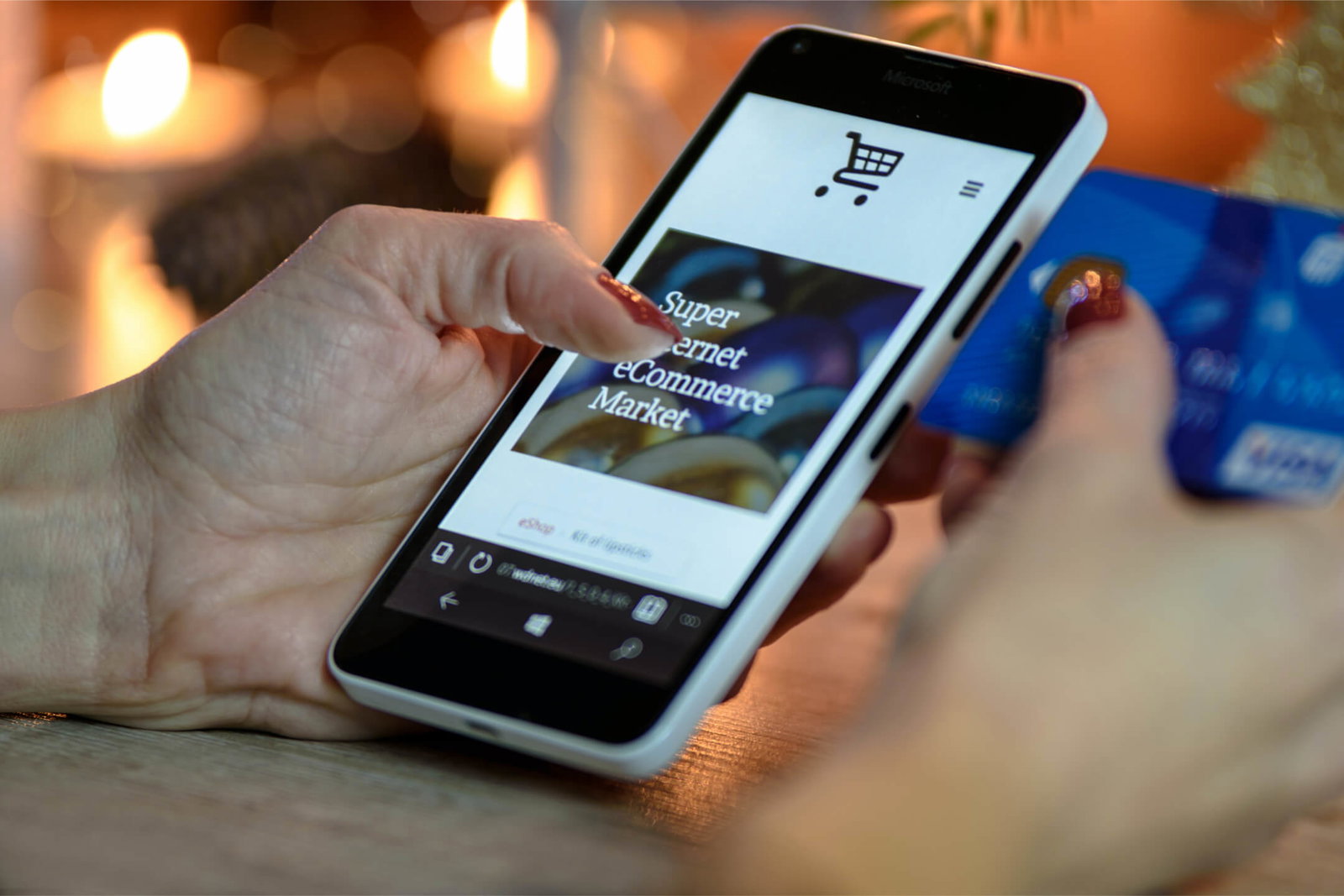 Einkauf in einem Onlineshop per Smartphone